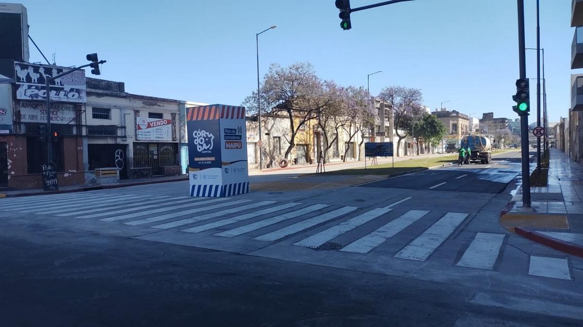 Av. Maipú, Córdoba: bulevarización con cantero central y semáforos