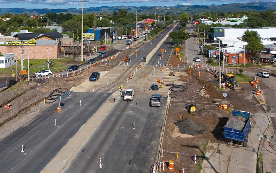 Vista aérea de la Av. Padre Luchesse en Villa Allende, Córdoba